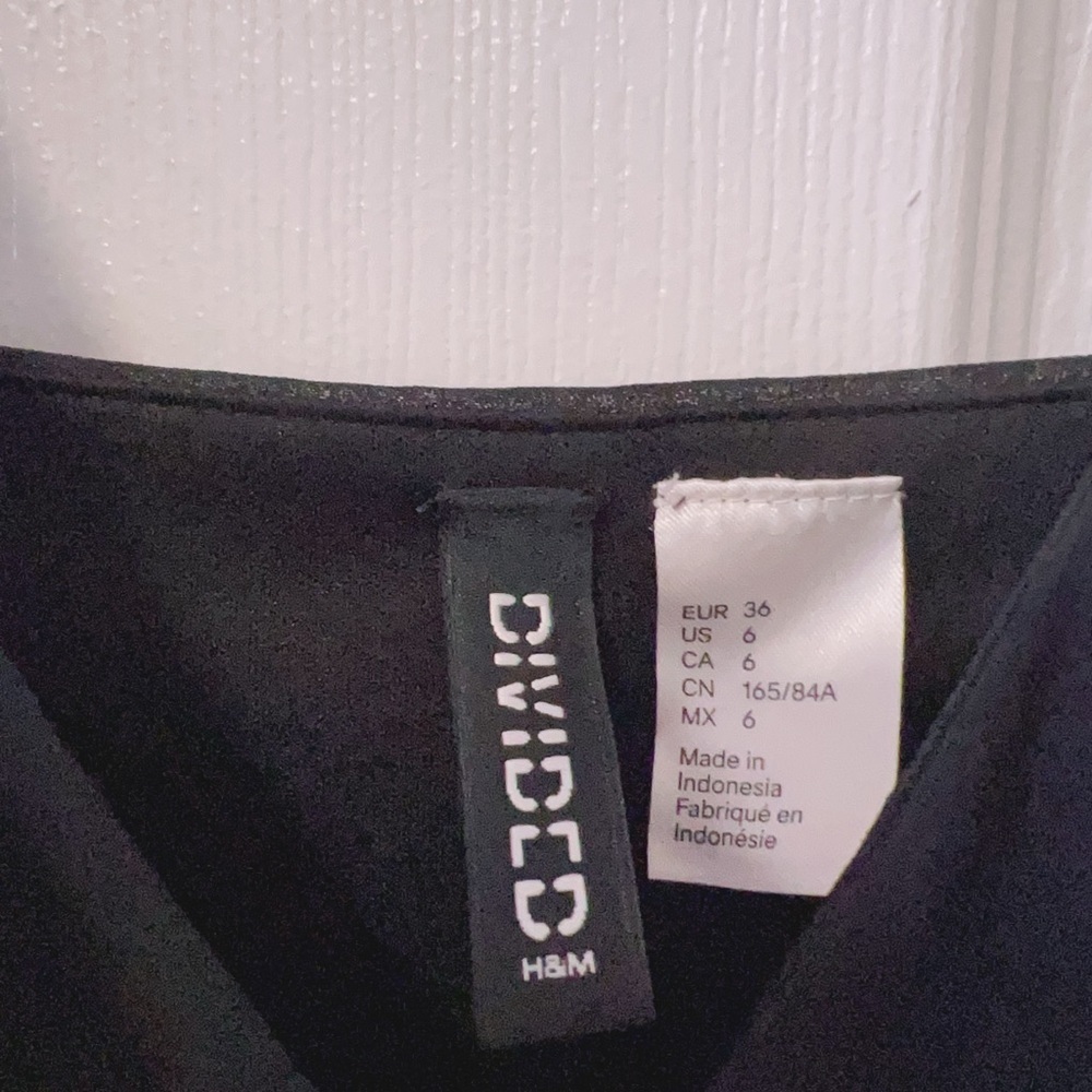 H&M Elegant Black Sleeveless Dress - Picture 2 of 2